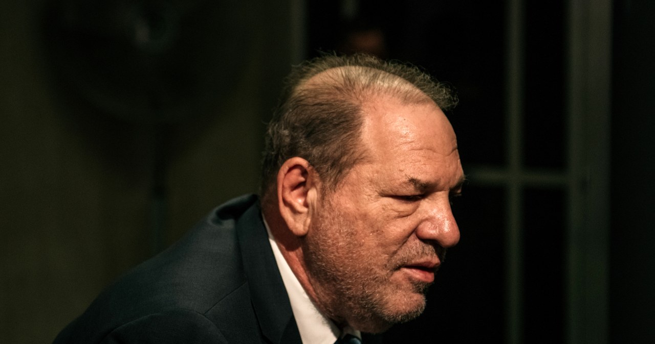 Magnat filmowy Harvey Weinstein jest winny wymuszenia aktu seksualnego w 2006 roku i gwałtu, do którego doszło w 2013 roku - zdecydowali w Nowym Jorku w poniedziałek, po pięciu dniach obrad, członkowie ławy przysięgłych.