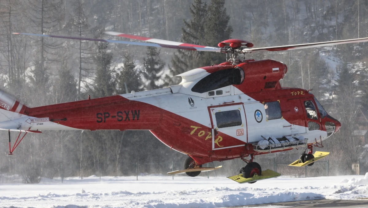 Ratownicy TOPR wyruszyli na ratunek kobiecie, która upadła z wysokości na szlaku w okolicach Czarnego Stawu pod Rysami.