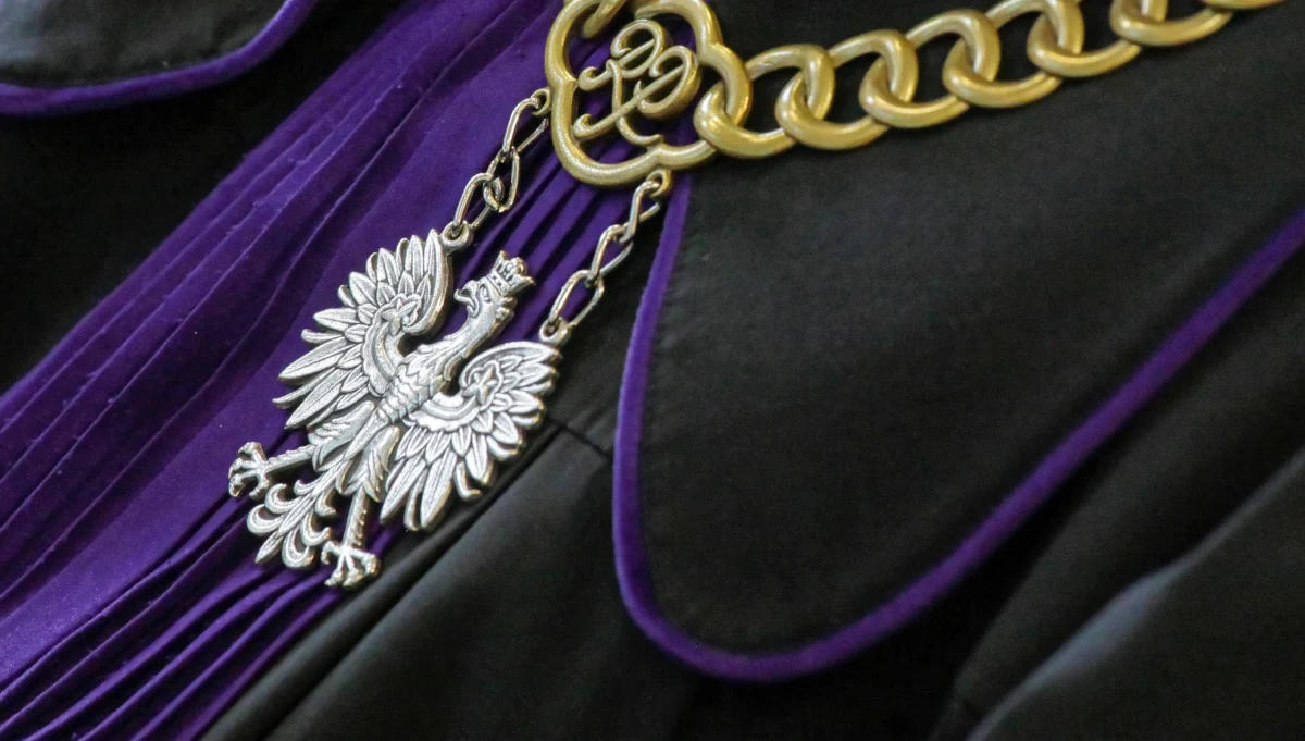 Społeczna ocena zmian w wymiarze sprawiedliwości wprowadzanych przez PiS jest niejednoznaczna. 30 proc. badanych je popiera, 31 proc. jest przeciwnych, zaś kolejne 30 proc. częściowo popiera, a częściowo nie - wynika z sondażu CBOS przekazanego PAP. 