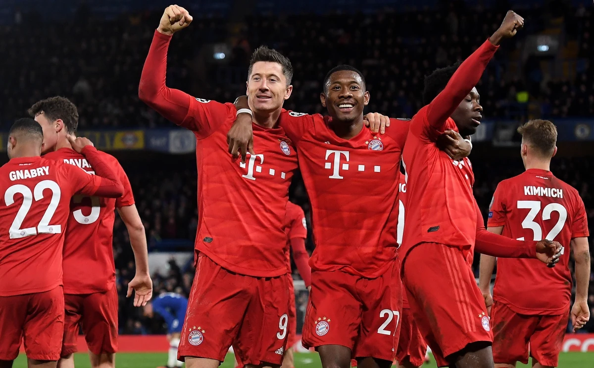 Robert Lewandowski zdobył bramkę i miał dwie asysty, a Bayern Monachium pokonał w Londynie Chelsea 3:0 w 1/8 finału Ligi Mistrzów. W zremisowanym 1:1 meczu Napoli u siebie z Barceloną asystę zaliczył pomocnik gospodarzy Piotr Zieliński. Rewanże w tych parach - 18 marca.