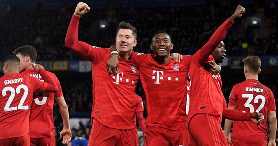 Robert Lewandowski zdobył bramkę i miał dwie asysty, a Bayern Monachium pokonał w Londynie Chelsea 3:0 w 1/8 finału Ligi Mistrzów. W zremisowanym 1:1 meczu Napoli u siebie z Barceloną asystę zaliczył pomocnik gospodarzy Piotr Zieliński. Rewanże w tych parach - 18 marca.