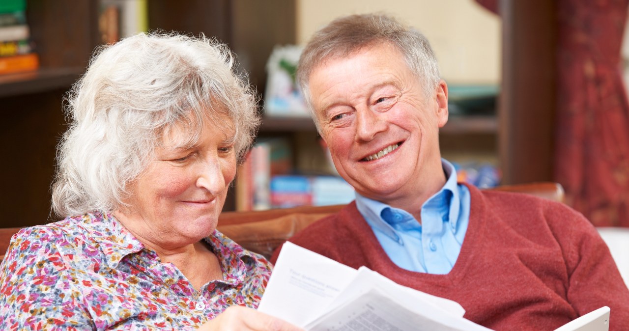 Pieniądze dla seniorów, którzy skończyli 75 lat. Tyle ZUS przeleje bez wniosku