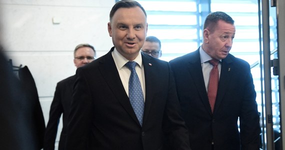 Prezydent Andrzej Duda spotka się w czwartek w Pałacu Prezydenckim z KRRiT; rozmowa będzie dotyczyć noweli ustawy o radiofonii telewizji przewidującej 1,95 mld zł rekompensaty dla TVP i Polskiego Radia za utratę dochodu z abonamentu - poinformował rzecznik prezydenta Błażej Spychalski.