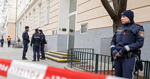 Podejrzenie koronawirusa sprawiło, że gimnazjum na Albertgasse w Wiedniu, stolicy Austrii zostało na kilka godzin odcięte od świata. Zatrudniona w szkole nauczycielka po powrocie w północnych Włoszech została poddana testom na koronawirusa. Uczniom zabroniono opuszczać budynek do czasu uzyskania wyników badań. Te na szczęście okazał się być negatywne. 