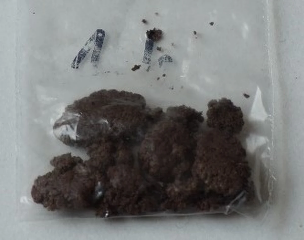 Główny Inspektorat Sanitarny wydał ostrzeżenie w sprawie plastycznej masy do palenia, tzw. sztucznego haszyszu. GIS alarmuje, że narkotyk, nazywany popularnie hasanem, może powodować zatrucie, a nawet śmierć.