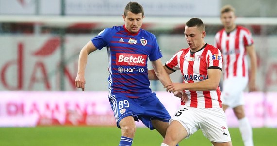 Piast Gliwice po bardzo ważnym zwycięstwie z Cracovią na własnym stadionie, w najbliższej 24. kolejce PKO BP Ekstraklasy zmierzy się na wyjeździe z Rakowem Częstochowa. W poprzednim meczu w Bełchatowie, gdzie Raków rozgrywa swoje spotkania, punkty straciła Legia Warszawa. "Patrząc na to, jakie wyniki osiągają w meczach u siebie, to można się nawet tego rywala obawiać" - mówi przed meczem z Rakowem napastnik Piasta Gliwice, Patryk Tuszyński. O meczu z beniaminkiem, a także o tym, czy nowo narodzony syn przyniesie bramki - z zawodnikiem mistrza Polski rozmawiał Wojciech Marczyk z redakcji sportowej RMF FM.