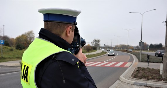 W czwartek rano rozpoczęła się policyjna akcja "Prędkość". Na drogach w całej Polsce pojawią się m.in. policjanci z grup SPEED, którzy używają najnowszych pojazdów z wideorejestratorami oraz ręcznych mierników prędkości z wizualizacją.