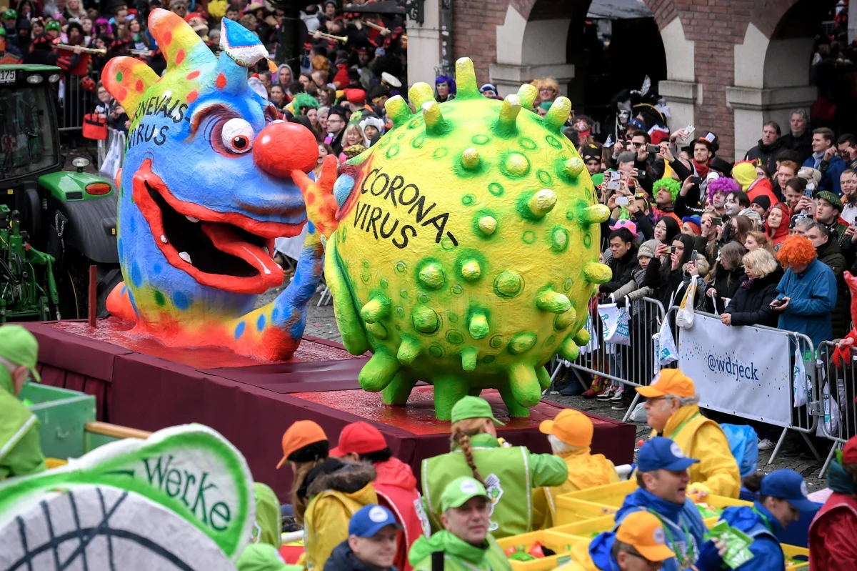 Władze Nadrenii Północnej Westfalii w Niemczech szukają kontaktu z około 300 osobami, które brały udział w zabawie karnawałowej w Heinsbergu. Uczestnicy imprezy mogli zostać zarażeni koronawirusem przez małżeństwo, u którego zdiagnozowano wywołane wirusem ostre zapalenie płuc. Mężczyzna jest w stanie krytycznym. Mógł także zarazić żołnierza, który z koronawirusem leczony jest w klinice wojskowej w Koblencji. 