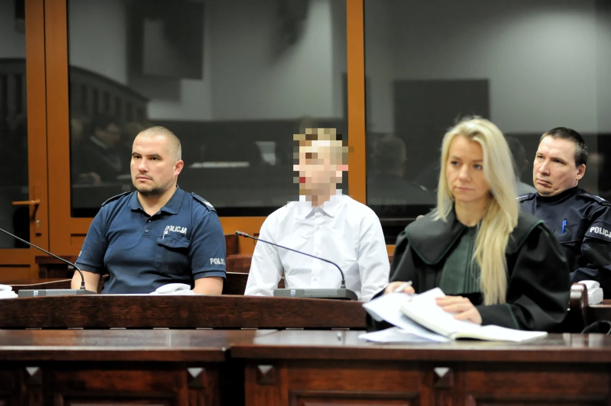 Sąd Okręgowy w Słupsku skazał na dożywocie Macieja D. 20-latek został skazany za umyślne podpalenie kamienicy w Lęborku, a w efekcie za zabójstwo dwojga rodzeństwa swojej byłej dziewczyny oraz usiłowanie zabójstwa kolejnych czterech osób.