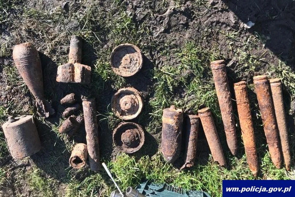 Policja z Braniewa w województwie warmińsko-mazurskim zatrzymała 54-letniego mężczyznę, który na swojej posesji gromadził militaria z czasów drugiej wojny światowej. Znaleziono u niego amunicję, elementy broni, pociski artyleryjskie i granaty. 54-latkowi grozi kara do 8 lat pozbawienia wolności.
