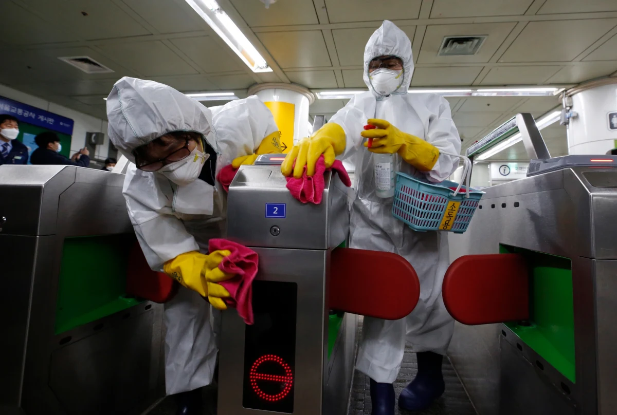 Prezes Naczelnej Rady Lekarskiej Andrzej Matyja w związku z koronawirusem zaapelował o zachowanie spokoju i odpowiedzialne zachowania. Zwrócił się także o rozważenie wprowadzenia zakazu organizacji imprez masowych.