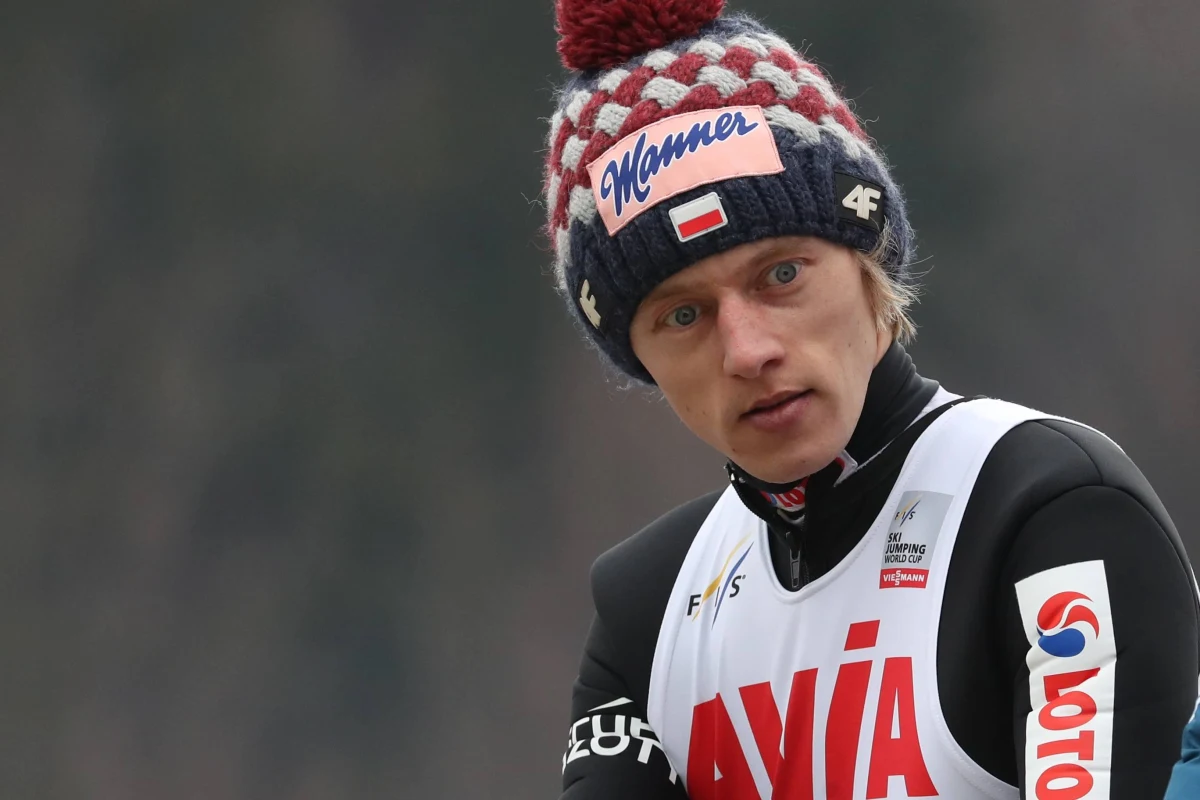 Kamil Stoch zajął piąte, a Dawid Kubacki szóste miejsce w konkursie Pucharu Świata w skokach narciarskich w Lahti. Zwyciężył prowadzący po pierwszej serii lider klasyfikacji generalnej Austriak Stefan Kraft.