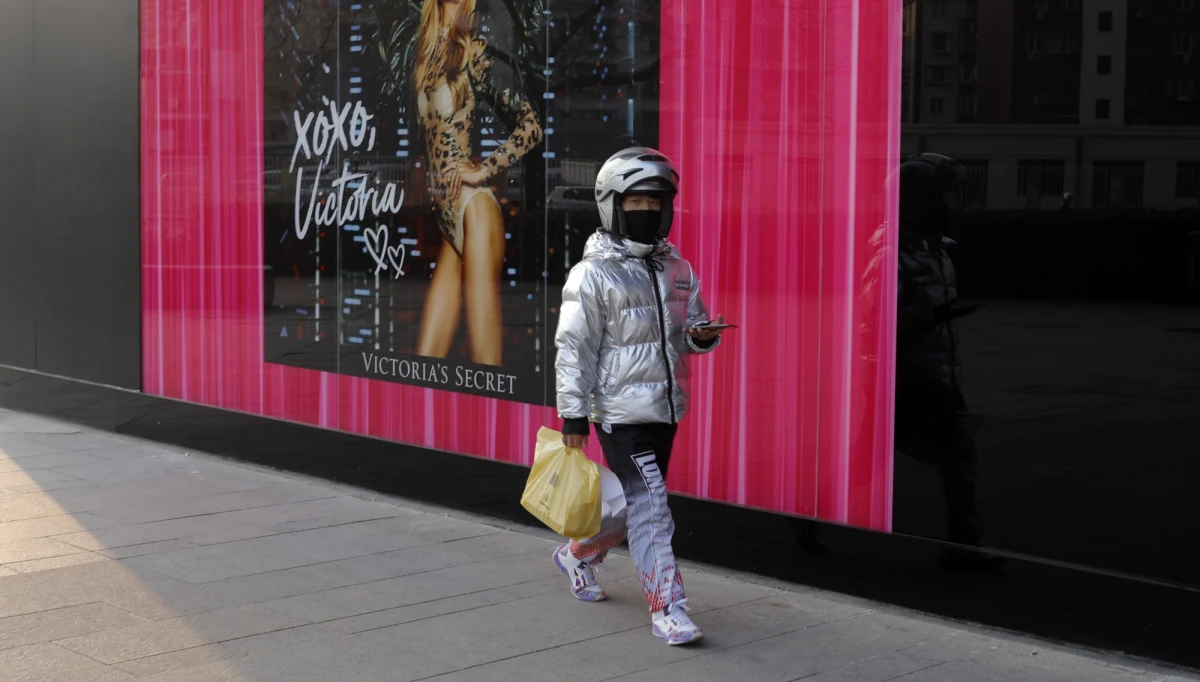 Ścisłe kontrole związane z epidemią koronawirusa w Chinach sprawiają, że poszukiwani przestępcy sami oddają się w ręce policji. Jest wśród nich mężczyzna, który ukradł i sprzedał zwłoki, użyte później w rytuale "zaślubin duchów" - podały lokalne media.