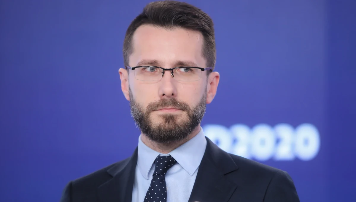 Temat koronawirusa powinien być wyjęty z politycznego sporu; apelujemy o to do polityków wszystkich opcji politycznych - powiedział Radosław Fogiel, wicerzecznik PiS i członek sztabu wyborczego ubiegającego się o reelekcję prezydenta Andrzeja Dudy. 