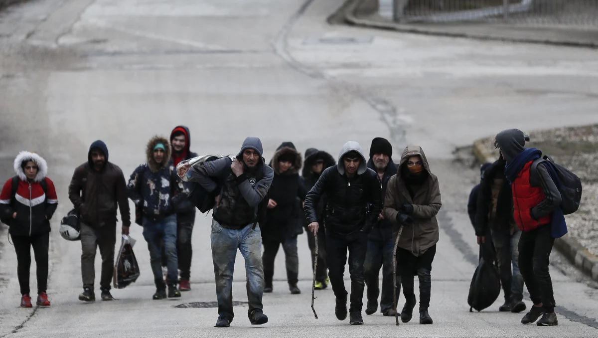 Grecka policja użyła gazu łzawiącego przeciwko migrantom, którzy próbowali przedostać się z Turcji na terytorium Grecji. Tamtejsza telewizja pokazała zdjęcia z przygranicznej miejscowości Kastana, gdzie w ciągu ostatnich 24 godzin granicę usiłowało przekroczyć nielegalnie z terytorium Turcji około 4 tysięcy migrantów. To głównie Syryjczycy, uciekający przed wojną domową w swoim kraju.