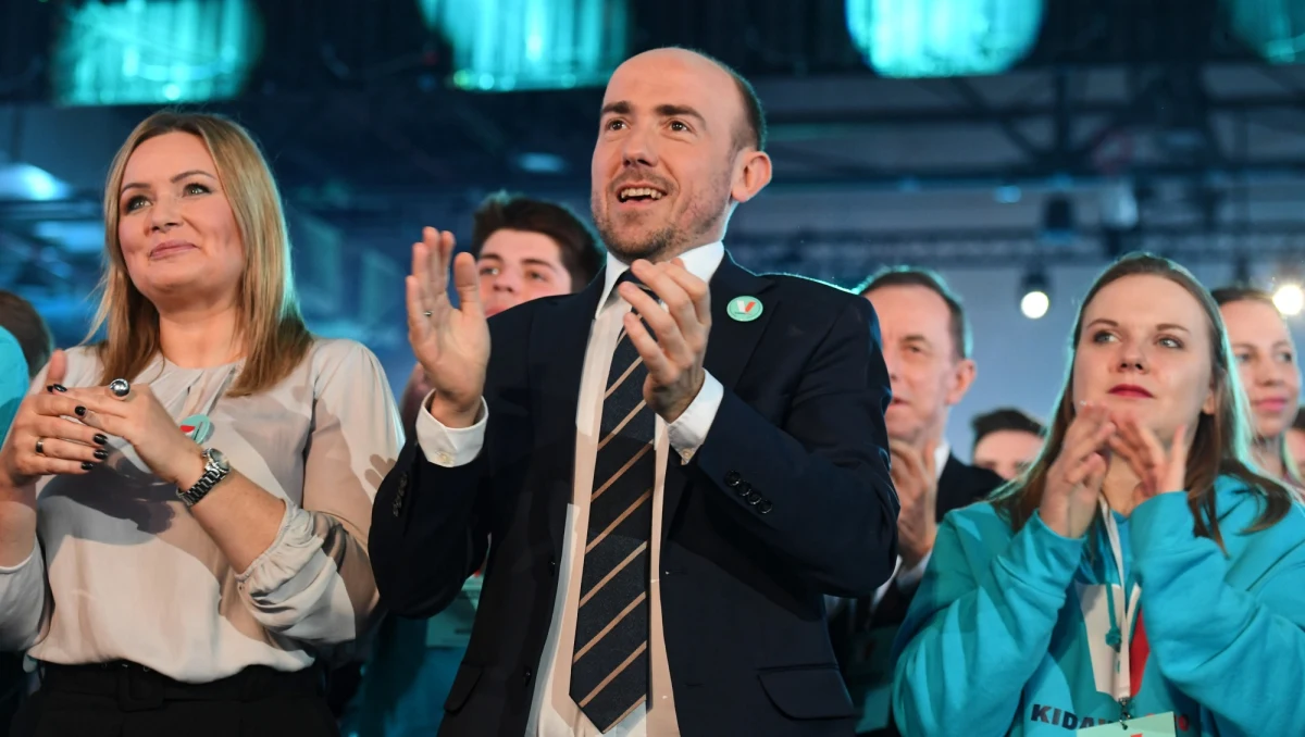 "Dziś rozpoczynamy długi bieg po zwycięstwo. (…) Małgosiu, wszyscy jesteśmy twoim sztabem wyborczym" - mówił szef Platformy Obywatelskiej Borys Budka w trakcie konwencji wyborczej kandydatki Koalicji Obywatelskiej na prezydenta Małgorzaty Kidawy-Błońskiej. Jak podkreślał: "Chcemy, by prezydentem Polski była osoba, która troszczy się o swój kraj, a nie o swoją partię, która słucha ludzi, a nie na nich krzyczy". O majowych wyborach mówił zaś, że "to pytanie, czy wybieramy Zachód czy Wschód, czy wybieramy uczciwość czy szemrane interesy obecnej władzy (…), czy wybieramy szacunek i tolerancję czy brunatne marsze pseudopatriotów".