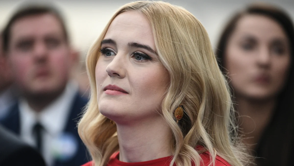 Jako pierwsza dama nie dam się zamknąć pod kryształowym żyrandolem - oświadczyła na sobotniej konwencji wyborczej kandydata PSL na prezydenta Władysława Kosiniaka-Kamysza jego żona Paulina Kosiniak-Kamysz. Zadeklarowała, że będzie aktywną pierwszą damą, przedstawiła też swoje plany.