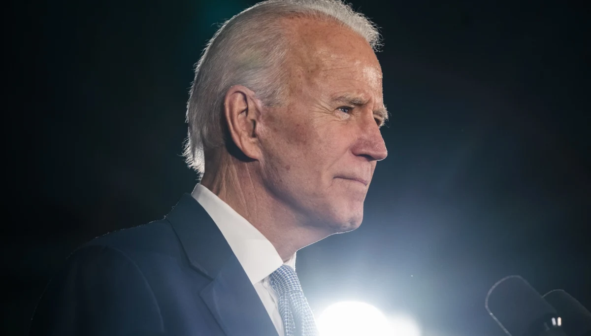 Były wiceprezydent USA Joe Biden zwyciężył w sobotnich prawyborach Partii Demokratycznej w Południowej Karolinie i zachował szanse w walce o nominację na kandydata partii w wyborach prezydenckich.