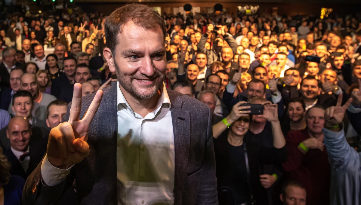 Koniec wieloletniej dominacji partii Kierunek-Socjaldemokracja (Smer-SD) na Słowacji. W wyborach parlamentarnych zwycięża ugrupowanie Zwyczajnych Ludzi i Niezależnych Osobistości (OLaNO), na które zagłosował co czwarty wyborca.