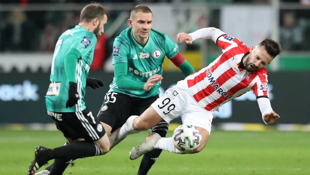 Legia Warszawa górą w szlagierze 24. kolejki Ekstraklasy: w obecności 21 tysięcy kibiców i po emocjonującym pojedynku stołeczna ekipa pokonała wicelidera Cracovię 2:1.