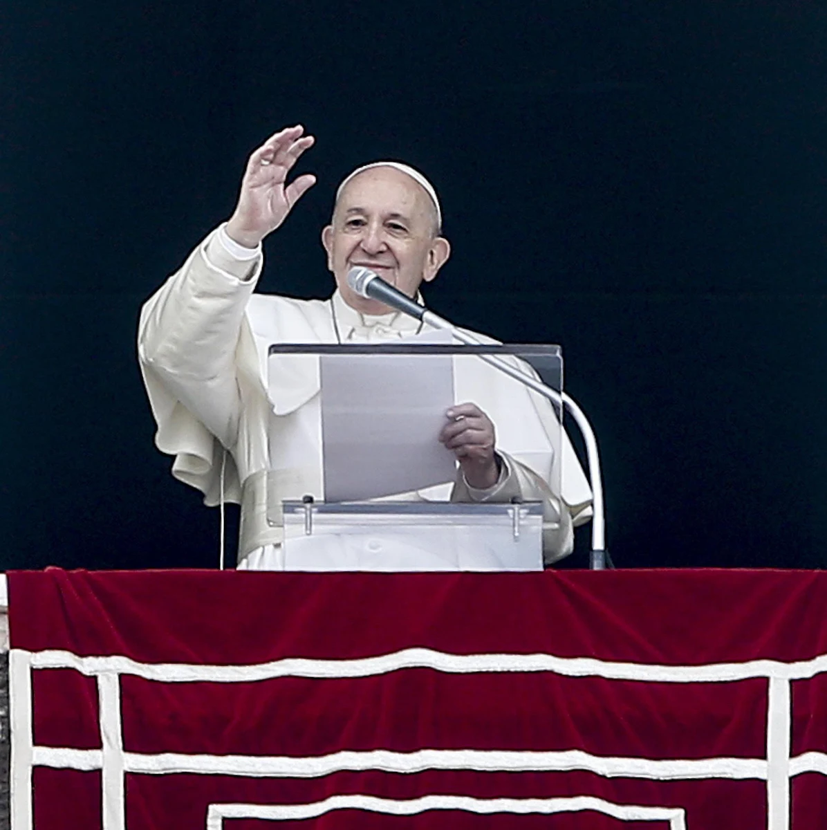 Papież Franciszek odwołał z powodu przeziębienia swój udział w rekolekcjach wielkopostnych w miasteczku Ariccia pod Rzymem. Franciszek już kilka dni temu ograniczył swą aktywność, co Watykan tłumaczył "lekką niedyspozycją".