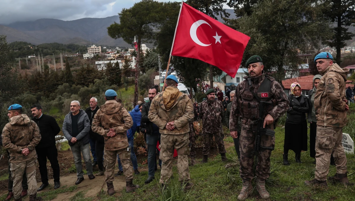 Armia syryjska podała, że w prowincji Idlib, gdzie trwa ofensywa przeciwko rebeliantom, doszło w niedzielę do strącenia przez Turcję dwóch samolotów syryjskich. Turcja zbombardowała też pas startowy lotniska wojskowego w Aleppo - podała turecka agencja Anatolia.