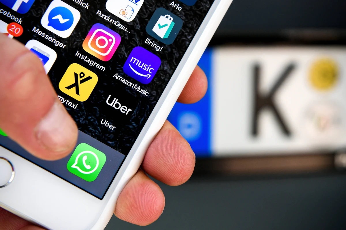 Kierowcy nie są w stanie uzyskać licencji taxi, a bez niej nie będą mogli wozić pasażerów. Od kwietnia z ulic może zniknąć nawet co drugie auto do przewozu osób - czytamy w poniedziałkowej "Rzeczpospolitej".