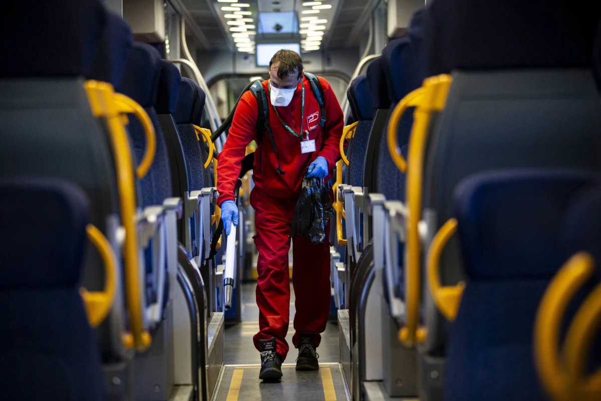 Premier na pół etatu - tak brytyjska opozycja nazywa Borisa Johnsona. Na Wyspach Brytyjskich zdiagnozowano dotychczas 36 przypadków zarażenia koronawirusem. Dziś po raz pierwszy zbiera się z tego powodu sztab kryzysowy rządu. Przeciwnicy rządzących konserwatystów twierdzą, że za późno. Polityczny oportunizm czy trzeźwa ocena rzeczywistości?