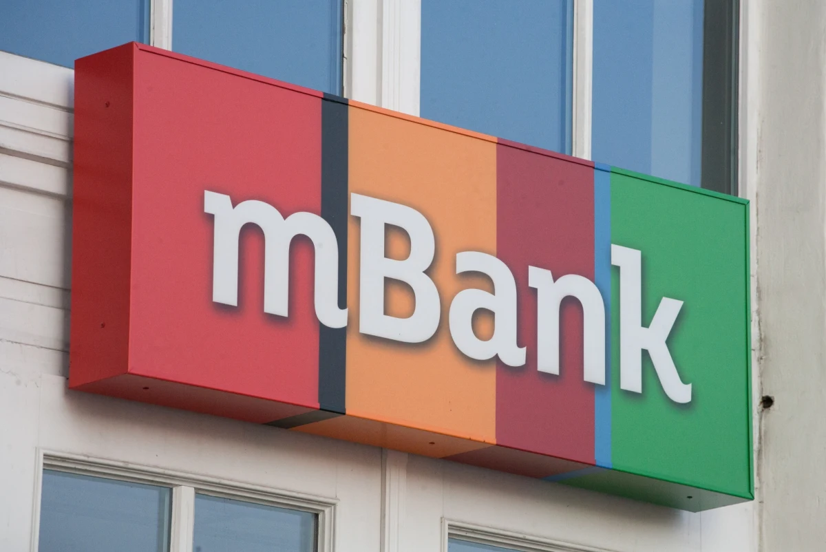 Klienci mBanku mieli dziś problemy z logowaniem się do aplikacji mobilnej i do serwisu. Nie mogli też płacić BLIK-iem. Jak po godz. 14:30 poinformował na swoim facebookowym profilu bank, awarię udało się usunąć.
