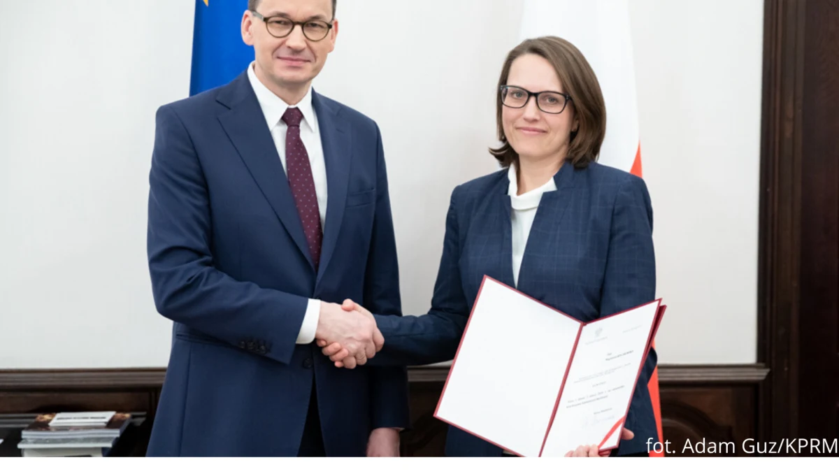 Magdalena Rzeczkowska od wtorku zastąpi Piotra Walczaka na stanowisku szefa Krajowej Administracji Skarbowej - poinformował w poniedziałek resort finansów.