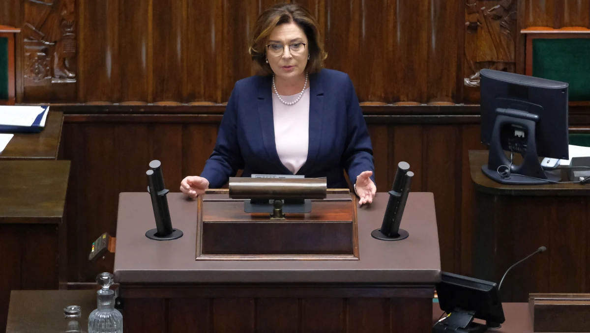 Małgorzata Kidawa-Błońska oświadczyła, że jako prezydent podpisałaby ustawę o związkach partnerskich. Nie podpisałaby natomiast ustawy zaostrzającej prawo aborcyjne. Zadeklarowała przy tym, że gdyby pojawiła się inna ustawa, już zaakceptowana przez większość społeczeństwa, rozważy jej podpisanie.