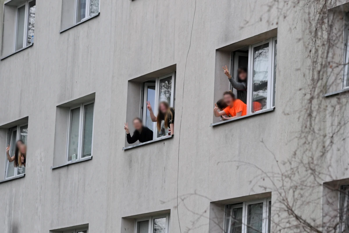 U dwóch uczennic szkoły w Policach w (Zachodniopomorskie), które po powrocie z Włoch trafiły na oddział zakaźny, wykluczono zakażenie koronawirusem. "Nie mają go również dwie inne osoby dorosłe hospitalizowane z powodu podejrzenia zakażenia" - informują władze sanitarne. Jednak do niedzieli 8 marca potrwa kwarantanna w tamtejszych internatach. 