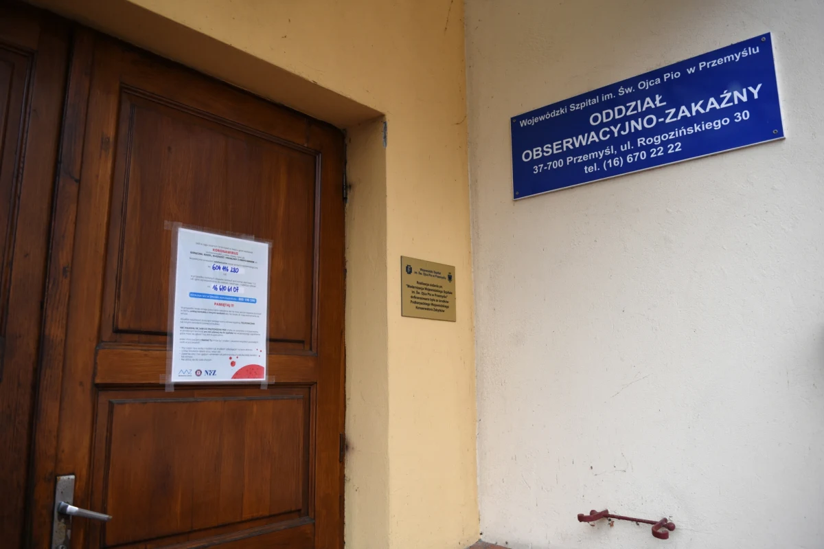 "Pozostałych dwóch pacjentów, u których podejrzewano zakażenie koronawirusem, przebadano z wynikiem negatywnym. Zostali już wypisani z oddziału" - poinformował szef zarządu Szpitala Uniwersyteckiego w Zielonej Górze Marek Działoszyński. U jednego z pacjentów potwierdzono natomiast wynik dodatni na koronawirusa.