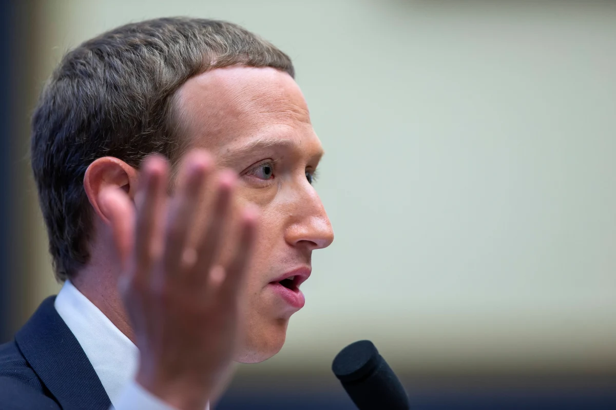 Szef Facebooka zapowiedział, że serwis zaoferuje bezpłatne reklamy Światowej Organizacji Zdrowia (WHO), jako że jej celem jest zapewnienie, by użytkownicy byli właściwie informowani o zagrożeniach i prewencji związanej z koronawirusem - podał Reuters.
