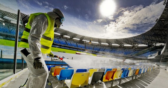 Rząd Włoch zdecydował, że wszystkie włoskie szkoły i uniwersytety zostaną zamknięte od jutra do 15 marca - najbliższych godzinach zdecyduje, czy zostaną zamknięte szkoły i uniwersytety - ogłosiła minister edukacji Lucia Azzolina. Decyzja taka zapadła w związku z epidemią koronawirusa panującą w kraju.