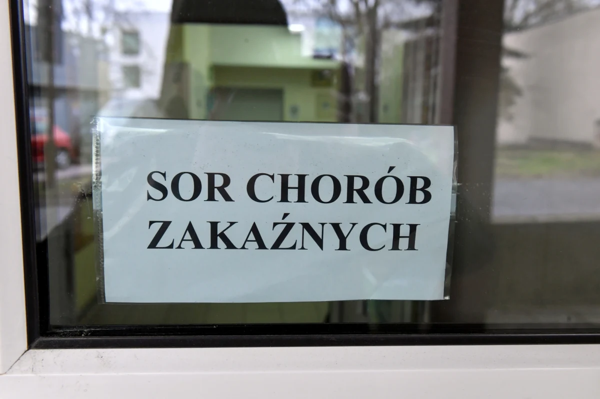 W związku z zagrożeniem spowodowanym koronawirusem część szpitali zdecydowało się na wprowadzenie zakazów odwiedzin. Dotyczy to niektórych placówek w Kielcach, Gdańsku, Słubicach, Warszawie, Katowicach i Białymstoku. Odwiedziny - decyzją wojewody dolnośląskiego Jarosława Obremskiego - zostały wstrzymane we wszystkich szpitalach na Dolnym Śląsku.