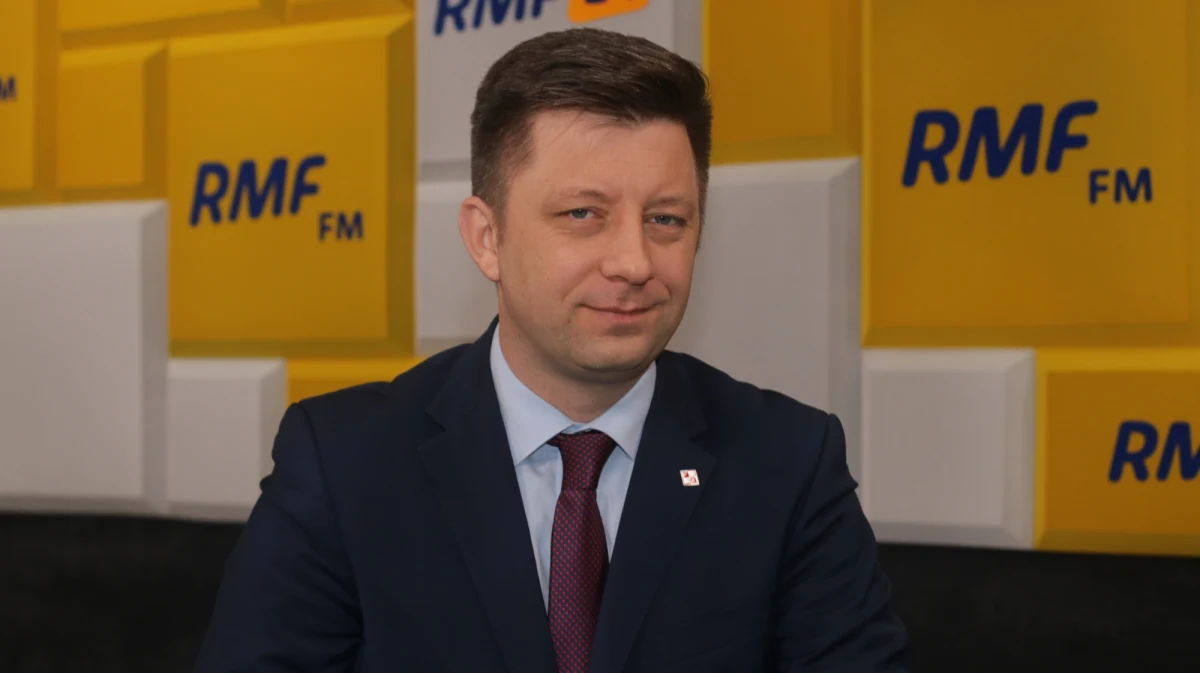 "Premier chciałby wziąć udział w uroczystościach smoleńskich. Ale ostateczna decyzja nie zapadła" - mówi gość Roberta Mazurka w RMF FM Michał Dworczyk. Szef kancelarii premiera zaznacza: analizujemy sytuację. "Trzeba zweryfikować jak pochodzi do tego Rosja, czy Białoruś. To skomplikowane przedsięwzięcie" - tłumaczy. 