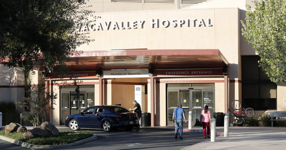 Władze Kalifornii ogłosiły stan wyjątkowy po śmierci jednego z pacjentów zakażonych koronawirusem. To jedenasty przypadek śmiertelny w USA i pierwszy w kraju poza stanem Waszyngton. 