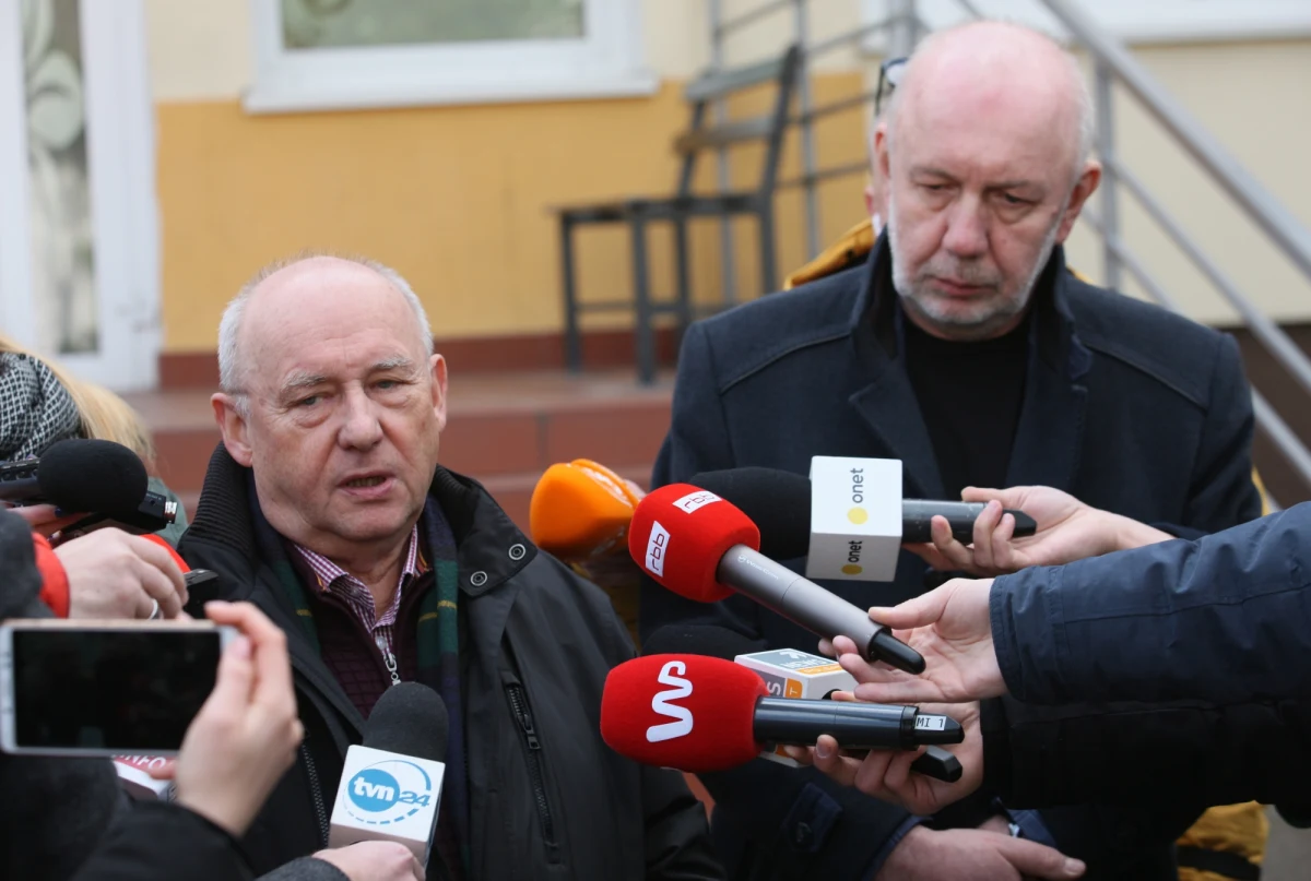 Stan pacjenta, u którego potwierdzono zakażenie koronawirusem, jest dobry. Nic się w tej chwili z nim specjalnego nie dzieje. Czeka na to, kiedy wreszcie będzie mógł wyjść do domu - powiedział w czwartek kierownik Klinicznego Oddziału Zakaźnego szpitala w Zielonej Górze Jacek Smykał.