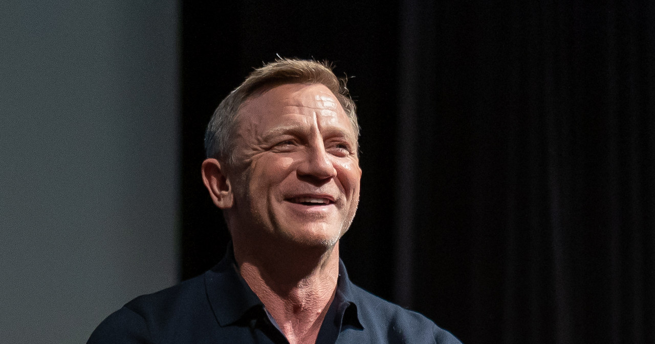 Zaledwie na kilka godzin przed tym, jak podjęto decyzję o przeniesieniu premiery filmu "Nie czas umierać" na listopad, grający w nim główną rolę Daniel Craig był gościem nowojorskiego Museum of Modern Art. W rozmowie z jego kustoszem Rajendrą Royem aktor zdradził kilka tajemnic związanych z przygotowaniem do roli Jamesa Bonda.