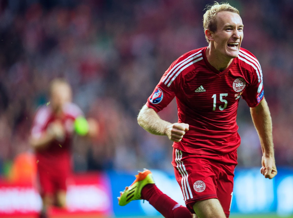 Thomas Kahlenberg, były wielokrotny reprezentant Danii w piłce nożnej, miał pozytywny wynik testu na obecność koronawirusa - poinformowały niemieckie i duńskie media. Jak dodają, do zarażenia miało dojść podczas jego wizyty w Amsterdamie.