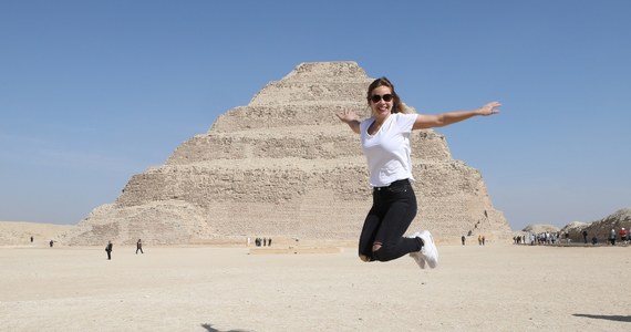 ​Po 14 latach renowacji ponownie otwarto dla turystów grobowiec Dżesera, pierwszą zbudowaną w Egipcie piramidę - poinformowało egipskie ministerstwo ds. starożytności.