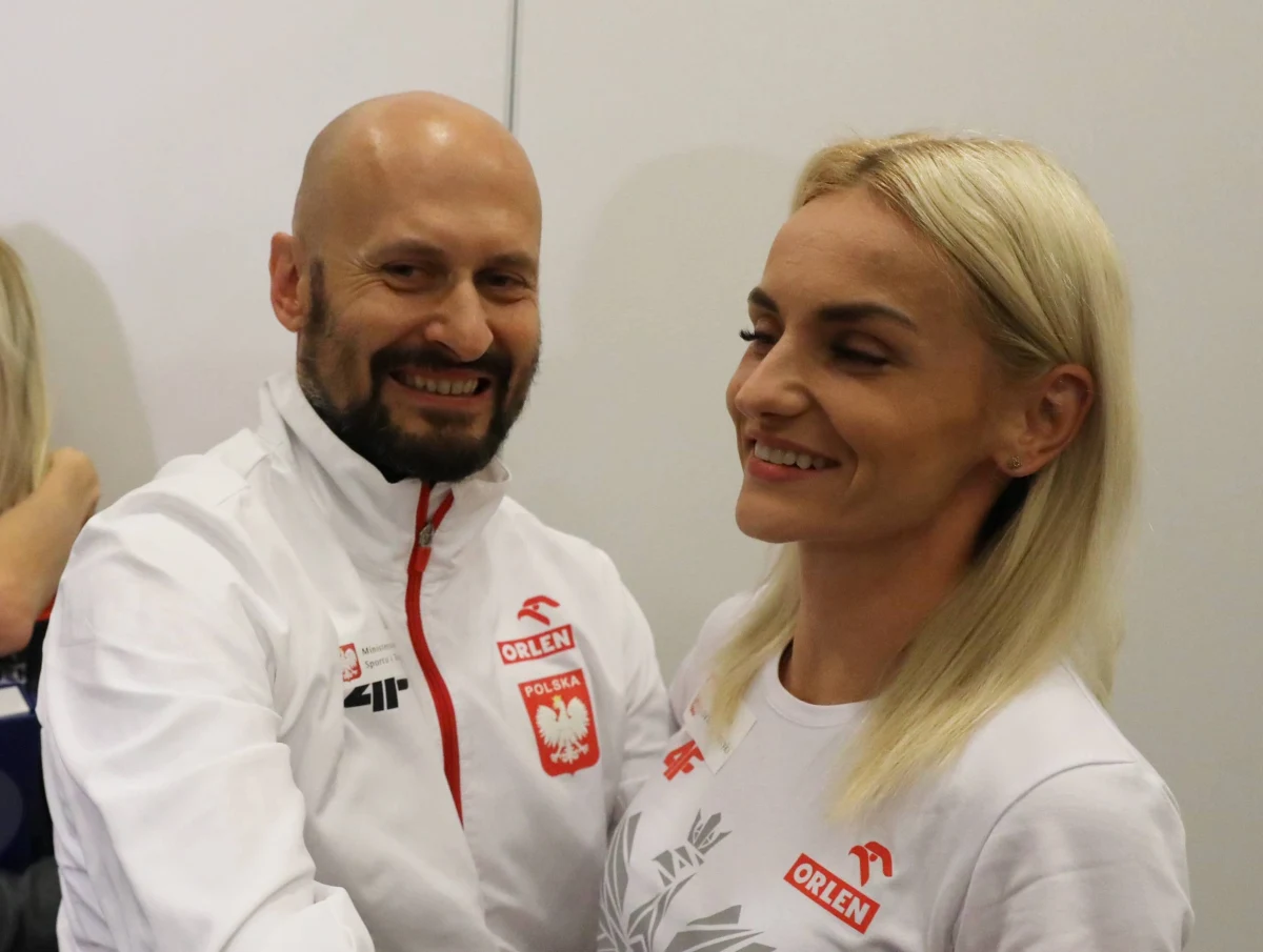 Najważniejsza impreza na świecie, czyli Igrzyska Olimpijskie zbliżają się wielkimi krokami. Po sezonie halowym widać, że w dobrej formie jest kobieca sztafeta na 400 metrów. Szczególnie błyszczy formą Justyna Święty-Ersetic, która w ostatnich mistrzostwach Polski zdobyła aż 3 złote medale: 2 indywidualnie na 200 i 400 metrów, a 3. dołożyła w sztafecie. O tym jak odwołane halowe mistrzostwa świata zmieniły przygotowania do Igrzysk, a także o tym, czy mamy szanse na medal w Tokio z Aleksandrem Matusińskim trenerem kobiecej sztafety na 400 metrów rozmawiał Wojciech Marczyk z redakcji sportowej RMF FM. 