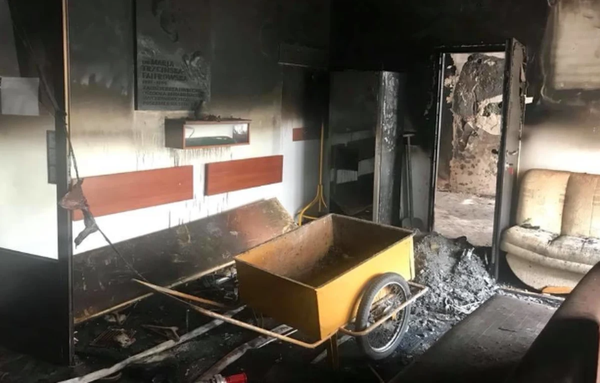 Zagadka podpalenia ośrodka dla niepełnosprawnych dzieci w Katowicach sprzed ponad półtora roku została rozwiązana. Jak ustalili policjanci, pożar wywołała ówczesna księgowa placówki. A wszystko z powodu przywłaszczenia przez kobietę ponad 4 i pół miliona złotych. Akt oskarżenia w tej sprawie został już wysłany do sądu.