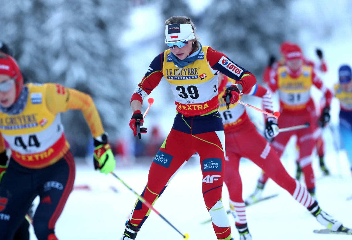 Tylko przez kilka minut juniorska reprezentacja Polski w biegach narciarskich cieszyła się ze złotego medalu w sztafecie 4x3,3 km. Karolina Kaleta, Monika Skinder, Magdalena Kobielusz i Izabela Marcisz krótko po zakończeniu biegu zostały zdyskwalifikowane za pomylenie trasy. "Tak szkoda dziewcząt. Płaczemy" - skomentowała sytuację Justyna Kowalczyk, która razem z Aleksandrem Wierietelnym prowadzi kadrę kobiet w biegach narciarskich.