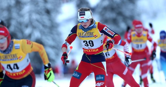 Tylko przez kilka minut juniorska reprezentacja Polski w biegach narciarskich cieszyła się ze złotego medalu w sztafecie 4x3,3 km. Karolina Kaleta, Monika Skinder, Magdalena Kobielusz i Izabela Marcisz krótko po zakończeniu biegu zostały zdyskwalifikowane za pomylenie trasy. "Tak szkoda dziewcząt. Płaczemy" - skomentowała sytuację Justyna Kowalczyk, która razem z Aleksandrem Wierietelnym prowadzi kadrę kobiet w biegach narciarskich.