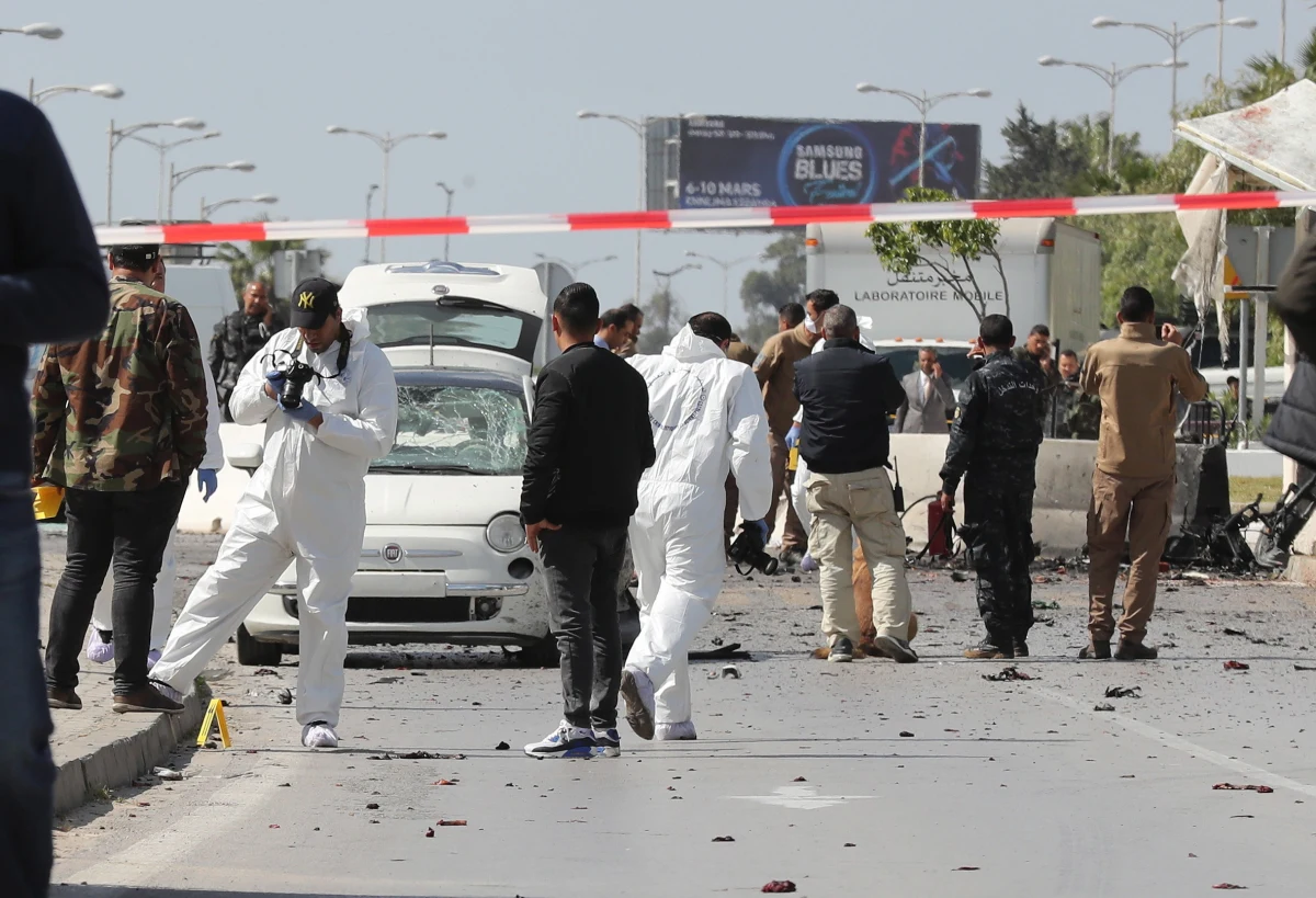 Co najmniej pięciu policjantów zostało rannych w ataku zamachowca samobójcy na ambasadę USA w Tunisie. Napastnik poruszał się na motorze i wysadził się w powietrze. Policja potwierdziła atak, ale nie sprecyzowała liczby rannych.