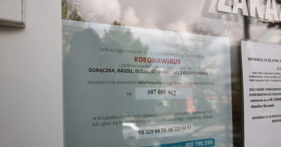 Kobieta, która podejrzewała u siebie koronawirusa, przez pięć godzin – od zgłoszenia się do przychodni w Nowej Hucie w Krakowie – czekała na transport na oddział zakaźny szpitala.