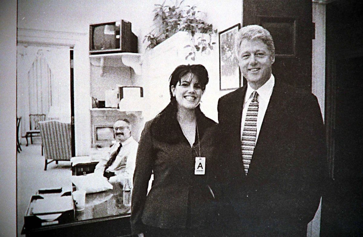 Romans sprzed lat z Monicą Lewinsky był sposobem "radzenia sobie z niepokojami" - stwierdził w mającym premierę w piątek dokumencie były prezydent USA Bill Clinton. Film opowiada o jego żonie - byłej sekretarz stanu USA Hillary Clinton.