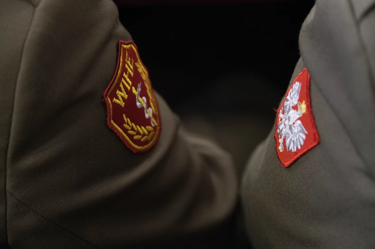 Wojskowa służba zdrowia jest przygotowana na sytuacje związane z wystąpieniem koronawirusa w Polsce. Jest gotowa do udzielania pomocy pacjentom i wspierania cywilnego systemu ochrony zdrowia, a także pozostaje w stałym kontakcie z resortem zdrowia - zapewniło w piątek MON w reakcji na publikacje Onet.pl.